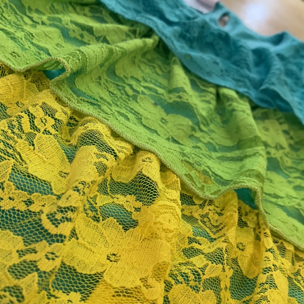 Floral Ruffled Lace Tank Top - Picture 4 of 5